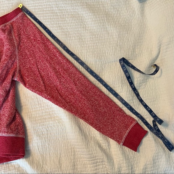 Pair of wide-neck short-ish sweatshirts by Pimatee - Picture 4 of 10